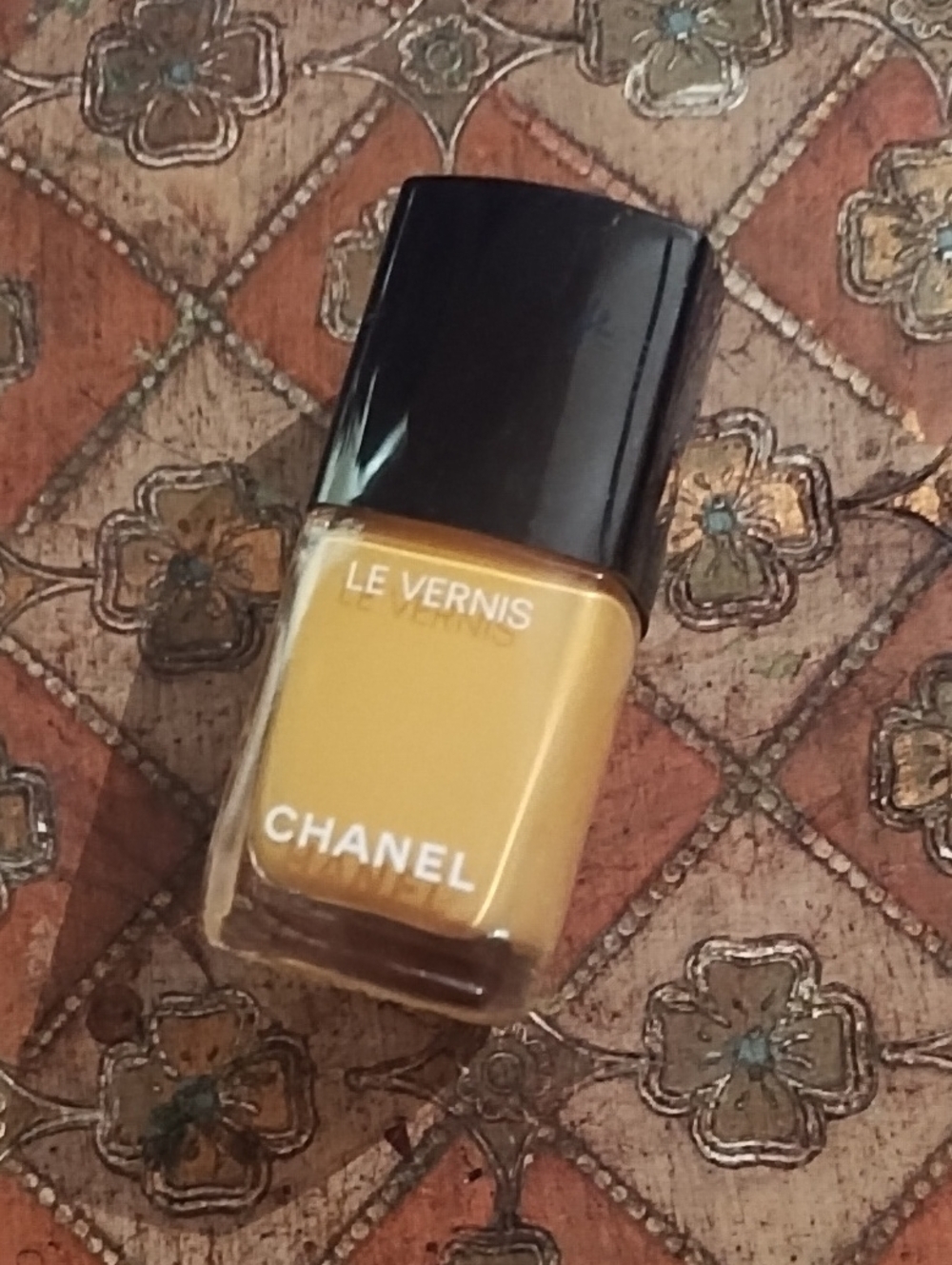 CHANEL Le Vernis #592 Giallo Napoli